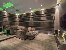 Presidential 1 Bedroom Condo across CN Tower