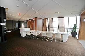 Presidential 1 Bedroom Condo across CN Tower