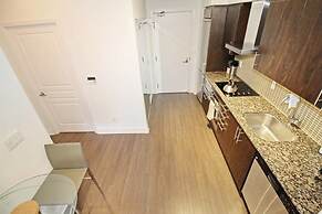 Presidential 1 Bedroom Condo across CN Tower