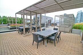 Presidential 1 Bedroom Condo across CN Tower