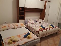 Holiday House Perkic mm