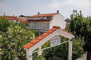 Holiday House Perkic mm