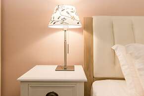 LayMayRest Service Apartment