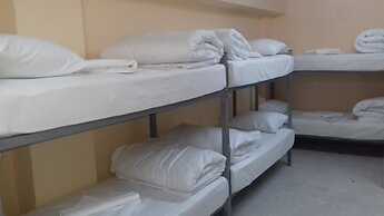 Karyola Otel - Caters to Men