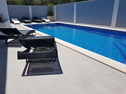 Baumgartner- Paradise Punta