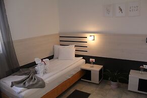 Garni Hotel 11Tica DM