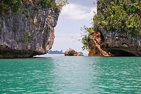 Caluwayan Palm Island Resort