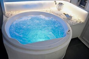 Ariana Eco Suites - Adults Only