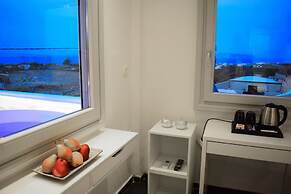 Ariana Eco Suites - Adults Only