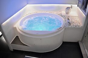 Ariana Eco Suites - Adults Only