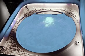 Ariana Eco Suites - Adults Only