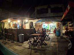 Curvão Surf House - Hostel