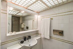 Agios Ioannis Luxurious Beachfront Apt