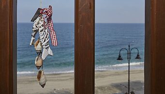 Agios Ioannis Luxurious Beachfront Apt