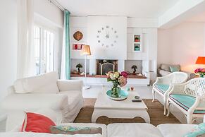 Agios Ioannis Luxurious Beachfront Apt