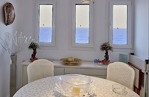 Agios Ioannis Luxurious Beachfront Apt