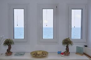 Agios Ioannis Luxurious Beachfront Apt