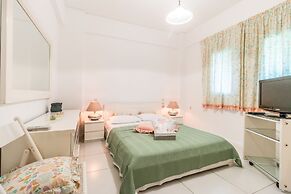 Agios Ioannis Luxurious Beachfront Apt