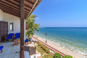 Agios Ioannis Luxurious Beachfront Apt