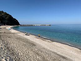 Agios Ioannis Luxurious Beachfront Apt