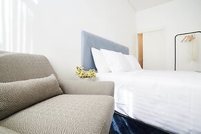 Pause Apartments