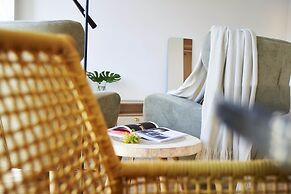 Pause Apartments