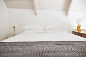 Pause Apartments