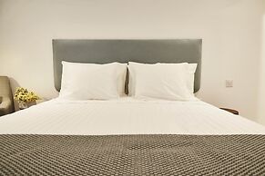 Pause Apartments
