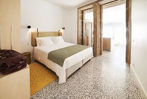 Pause Apartments