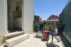 Pause Apartments