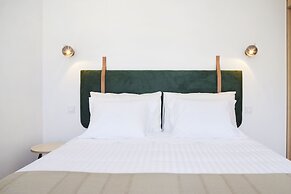 Pause Apartments