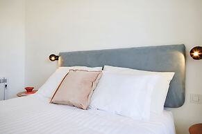 Pause Apartments