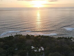 Paradise Beach Lodge