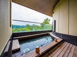 Yamashiro Onsen Miyabi no Yado Kaga Hyakumangoku