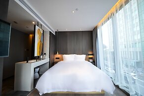 MIJU HOUSE Gubei-a small white building beside Shanghai oil painting s