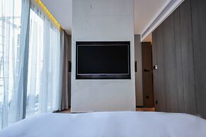 MIJU HOUSE Gubei-a small white building beside Shanghai oil painting s