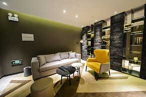 MIJU HOUSE Gubei-a small white building beside Shanghai oil painting s