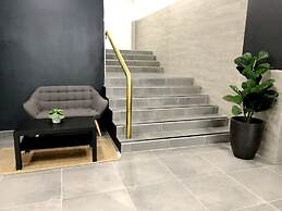 Sydney CBD 2 Bedroom Apartment with Balcony