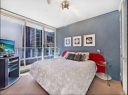 Sydney CBD 2 Bedroom Apartment with Balcony