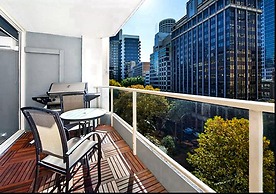 Sydney CBD 2 Bedroom Apartment with Balcony