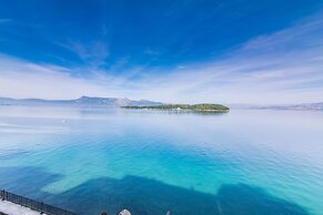 Mouragia Luxury Seaview Suite by Konnect