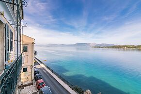 Mouragia Luxury Seaview Suite by Konnect