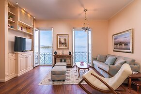 Mouragia Luxury Seaview Suite by Konnect