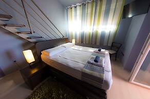 Luxury Three-bedroom Apartment With Amazing Overlook at the sea