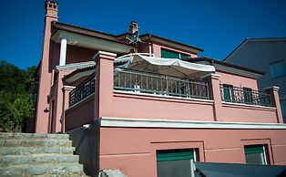 Luxury Three-bedroom Apartment With Amazing Overlook at the sea