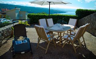 Luxury Three-bedroom Apartment With Amazing Overlook at the sea