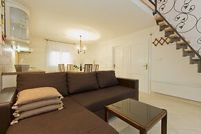 Luxury Three-bedroom Apartment With Amazing Overlook at the sea