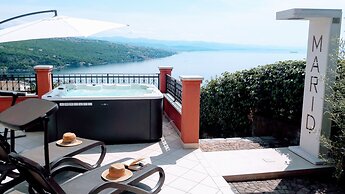 Luxury Three-bedroom Apartment With Amazing Overlook at the sea