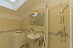 Luxury Three-bedroom Apartment With Amazing Overlook at the sea