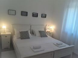 Luxury Three-bedroom Apartment With Amazing Overlook at the sea